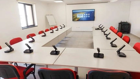 Wireless MIC Systems para sa isang Conference Room sa Albania