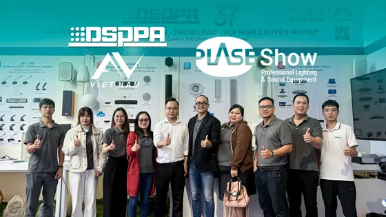Connecting with Partners at PLASE Show 2025 - 翻译中...